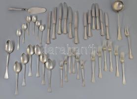Ezüst (Ag) 6 személyes 40 részes evőeszköz készlet, 1872-1937, illetve 1937-1966 közötti fémjel, klf mesterjeggyel. Nettó 1646 g + ezüst nyelű kések bruttó 735g
