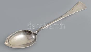 Ezüst (Ag) 6 személyes 40 részes evőeszköz készlet, 1872-1937, illetve 1937-1966 közötti fémjel, klf...