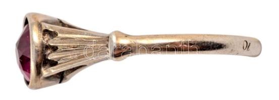 Arany (Au) gyűrű kővel, jelzett, 10K, m:56, bruttó 2,1g