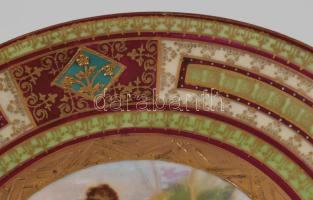 Alt wien részben kézzel festett zsánermintás dísztál, jelzett, d: 18,5 cm