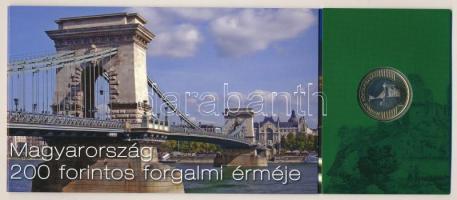 2009. 200Ft elsőnapi veret + 2006. 200Ft "FB" bankjegy "Búcsú a 200Ft-os bankjegytől", sorszámozott "07554" emléklapon T:UNC