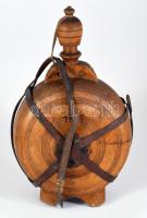 1935 faragott fa kulacs, sérült szíjjal, kopott felirattal, m: 36 cm