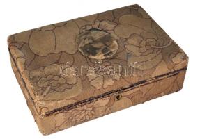 cca 1900 Díszdoboz, kulcs nélkül, sérüléssel, 18x26 cm