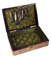 cca 1900 Díszdoboz, kulcs nélkül, sérüléssel, 18x26 cm