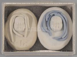 Szávoszt Katalin (1941- ): 2 darab női arc plakett, jelzett, cca 5x4 cm