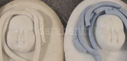 Szávoszt Katalin (1941- ): 2 darab női arc plakett, jelzett, cca 5x4 cm