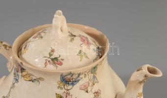 cca 1880-1900 Villeroy &amp; Boch teás kanna, jelzett, kis sérüléssel, m. 16 cm