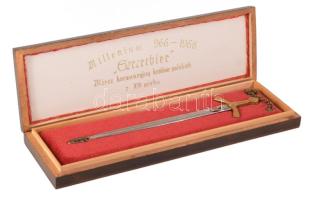 1966 Lengyel millenium dísztőr, feliratos faragott fa díszdobozban 26 cm / Polish milennium decoration dagger.