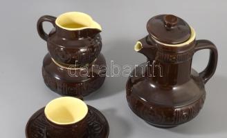 Iparművész kerámia kávés készlet. Hiányos: 4 csésze, 3 alj, kiöntő, tejkiöntő, cukordoboz