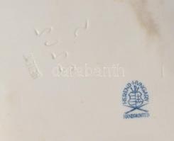 Herendi Hadik huszár, tervező: Kisfaludy Strobl Alajos. Színesen festett porcelán, bokái restaurálta...