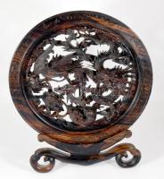 Kínai faragott fa asztaldísz, támasztékon, m: 43 cm