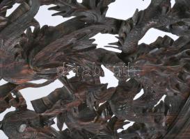 Kínai faragott fa asztaldísz, támasztékon, m: 43 cm