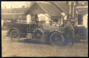 cca 1914-1918 Osztrák-magyar katonák automobilon, fotólap, 9x14 cm