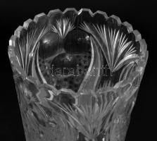 Ólomkristály váza, gazdagon csiszolt mintával, hibátlan, m: 25 cm