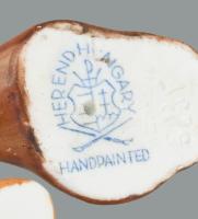 Herendi porcelán sepregető lányka, kézzel festett, jelzett, hibátlan, m: 9,5 cm