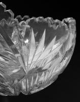 Ólomkristály asztalközép kínáló, gazdagon csiszolt mintával, minimális pattogzással, 28x14 cm