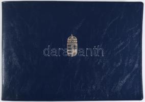 Ezüst (Ag) tálca. Jelzett, 1966-1998 közötti fémjel, 925 ezrelékes ezüst, 29x19 cm, 268g Hozzá Kuncz...