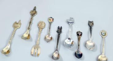 33 darab díszkanál, közte 2 darab ezüst (Ag) darabbal