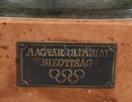 Kisfaludi Strobl Zsigmond (1884-1975): Hadik huszár. Bronz kisplasztika márványtalpon. Jelzett: tala...