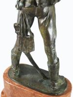 Kisfaludi Strobl Zsigmond (1884-1975): Hadik huszár. Bronz kisplasztika márványtalpon. Jelzett: tala...