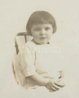 1922 Bp., "Móra Palika" portréja, feliratozott fotólap, szecessziós stílusú, üvegezett fém...