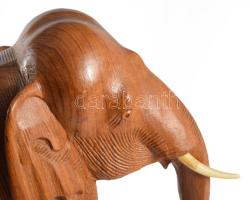 Faragott fa elefánt szobor, 23x21 cm