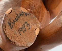 Faragott fa elefánt szobor, 23x21 cm