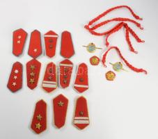 cca 1970/80 Tűzoltó 5 darab sapkazsinór, 2 darab vállalati tűzoltójelvény, karjelzések, 12 darab, a tűzoltótól a századosig