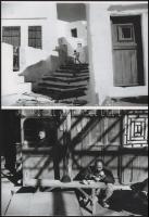 Henri Cartier Bresson (1908-2004) francia fotóriporter, fotóművész felvételei (Görögország 1961; Peking 1949), 2 db modern nagyítás a néhai Fotó újság archívumából, jelzés nélkül, 15x21 cm