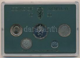 Norvégia 1990. 10ö-10K (4xklf) forgalmi sor + verdei emlékérem műanyag tokban T:UNC Norway 1990. 10 Öre - 10 Kroner (4xdiff) coin set + mint medallion in plastic case C:UNC