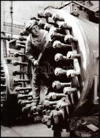 cca 1937 Kollár Ferenc (1904-1979) később Francois Kollar, magyar - francia fotóriporter, fotóművész felvétele (Ipari munkás), 1 db modern nagyítás, jelzés nélkül, 21x15 cm