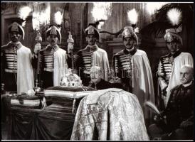 cca 1940 Budapest, koronaőrök, 1 db modern nagyítás, jelzés nélkül, 15x21 cm