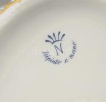 Capodimonte áttört dísz kosár. Porcelán, kézzel festett, jelzett, apró lepattanással 32x27 cm