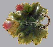 1880-1910 Rudolf Ditmar Znaim szőlőmintás 5 személyes kínáló készlet, lepattanással, 1 darab sérült,...