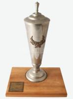 1979-1988 Dr. Münich Ferenc Baráti Kör Találkozói emlékserleg, fém, fa, táblával, 30x43cm