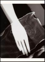 cca 1927 Man Ray (1890-1976) amerikai fotóművész, a dadaizmus és a szürrealizmus egyik meghatározó művészének alkotása (Rayogram), 1 db modern nagyítás, 21x15 cm