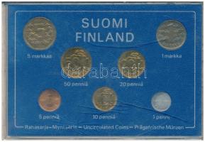 Finnország 1977. 1p-5M (7xklf) forgalmi sor műanyag tokban T:UNC, repedt tok Finland 1977. 1 Penni - 5 Markkaa (7xdiff) coin set in plastic case C:UNC, cracked case