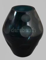 Kéken pácolt csiszolt mintás kisváza, minimális pattogzással, m: 12 cm