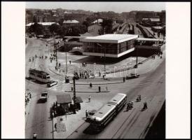 cca 1965 Budapest, Déli pályaudvar, autóbusszal és villamossal, 1 db modern nagyítás, jelzés nélkül, 15x21 cm