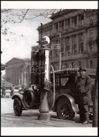 cca 1930 Budapest, benzinkút a Kálvin téren, 1 db modern nagyítás, jelzés nélkül, 21x15 cm