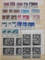 Vegyes magyar anyag postatiszta és pecsételt, régi és modern bélyegekkel, közte 25 db Sport (I.) bélyeg, 16 lapos közepes berakóban