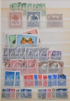 Vegyes magyar anyag postatiszta és pecsételt, régi és modern bélyegekkel, közte 25 db Sport (I.) bél...