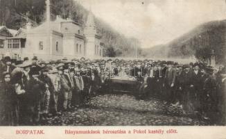 Borpatak mine workers by the Pokol Palace