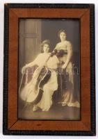 1913 Beatrice Harrison (1892-1965) brit csellóművész és May Harrison (1890-1959) hegedűművész autogr...