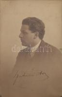 Szatmári Tibor, született Izsák Tibor ( 1894-1942) zongoraművész aláírt fotója, üvegezett keretben 9...