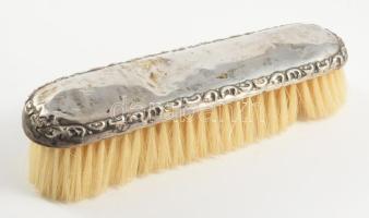 Ezüst (Ag) lemezzel burkolt kefe, jelzett, h: 17 cm