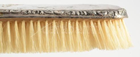 Ezüst (Ag) lemezzel burkolt kefe, jelzett, h: 17 cm