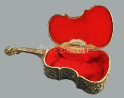 Hegedű alakú ékszeres doboz, béléssel, fém, 23x9,5 cm