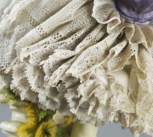 cca 1880-1900 Antik dresdeni porcelán balerina, jelzés nélkül, sérüléssel, restaurálással, m: 27 cm