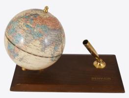 Tolltartós asztaldísz földgömbbel, 19x13 cm